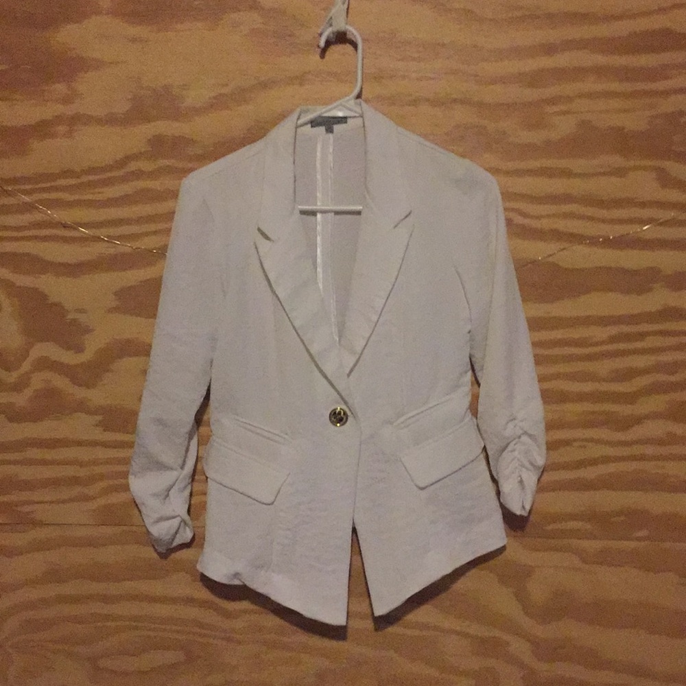 White blazer with 3/4 sleeve